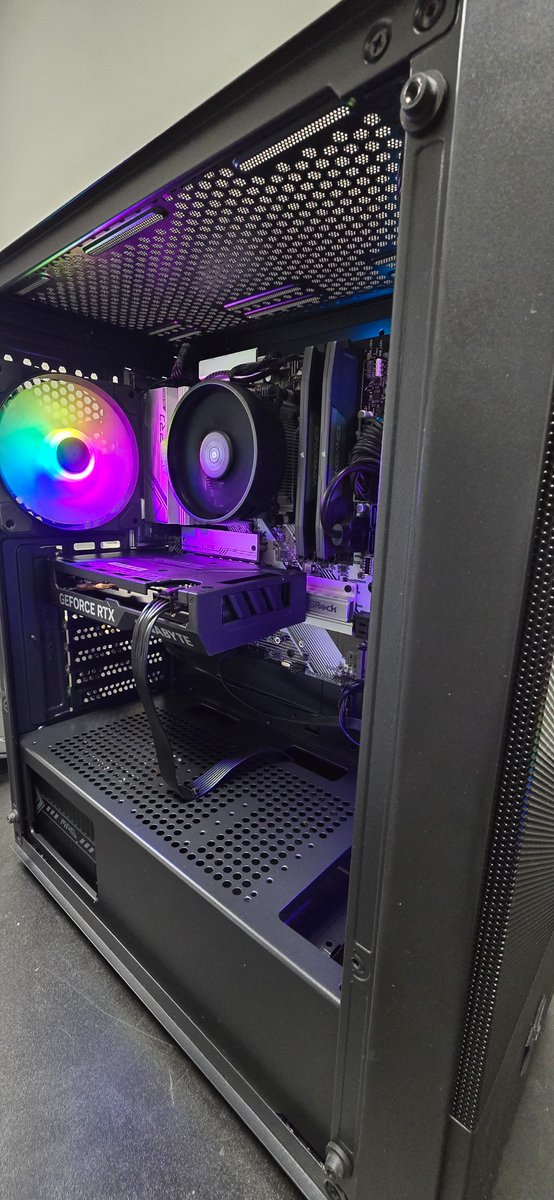 hagomist's tweet photo. New setup ok photos

AMD Ryzen 5 8400F
ASRock A620M Pro RS WiFi
Kingston FURY Beast 16 Go
Kingston NV3 1 To
MSI MAG A650BE
Gigabyte RTX 4060 WINDFORC
Xigmatek Hero II Air 3F

@AMD_France @AMD @ASRockInfo @msifrance @msigaming @msiUSA @xigmatek_tw https://t.co/YEkJID24Lm