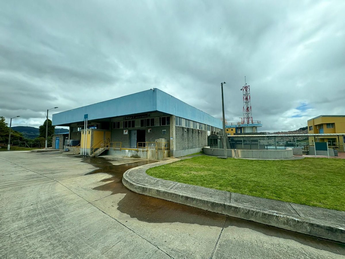 wash_canada's tweet photo. On Day 5 of the #NSERC_CREATE #WASHFieldSchool, we visited the El Dorado #DrinkingWaterTreatment plant with @AcueductoBogota. The energy used for treatment processes is being upgraded to solar!

The trip took us to Sumapaz Páramo—a drinking water source with breathtaking views. https://t.co/wtjyxDVkIR