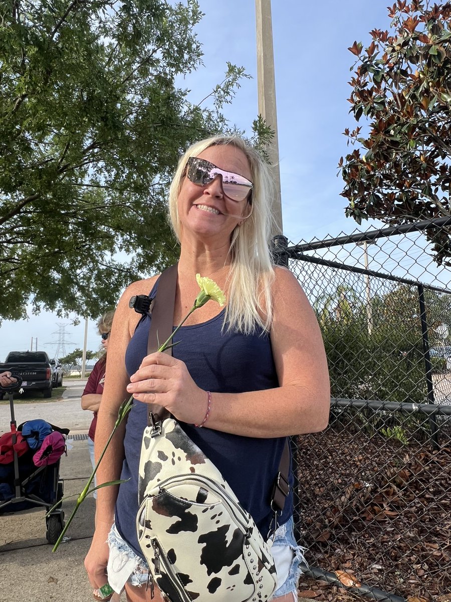 More wonderful Moms hanging out at Legends Way Clermont, FL
#🥎MomsRule