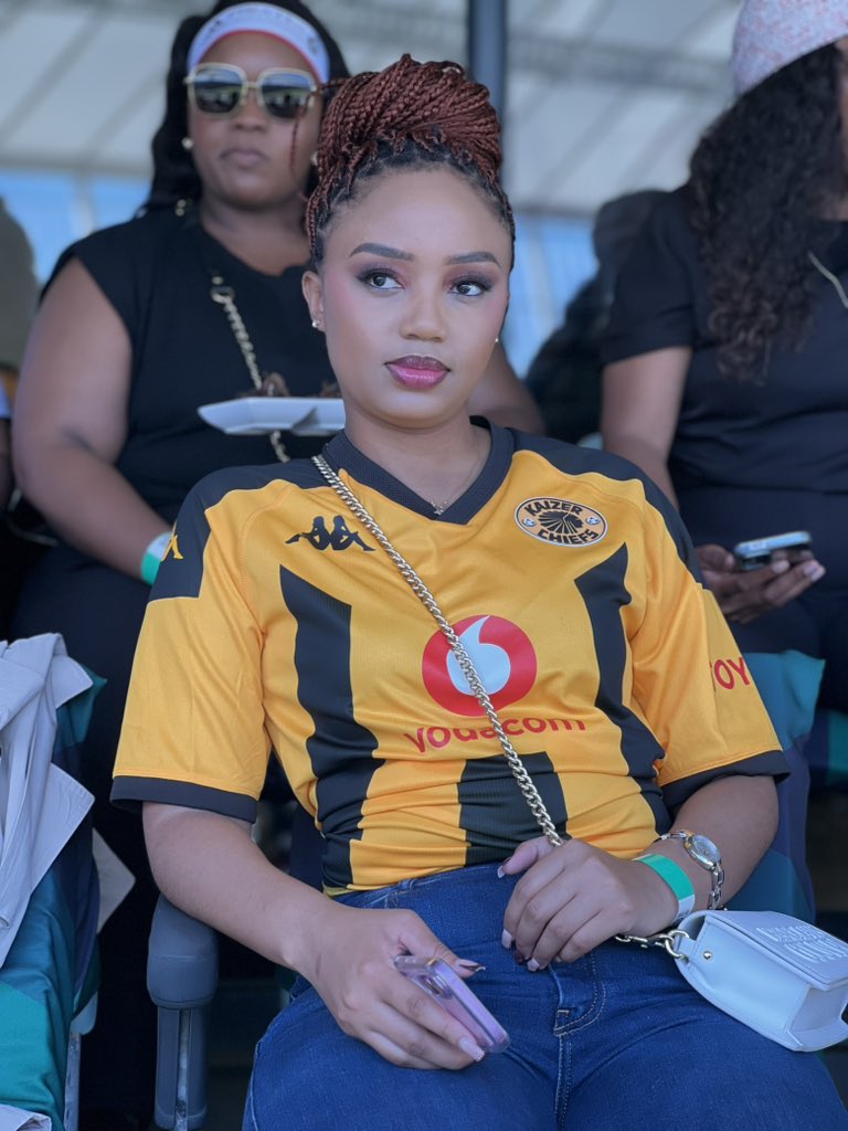 joy_zelda's tweet image. OMG She so gorgeous 😍🥰🤩❤️‍🔥❤️‍🔥❤️‍🔥
#NedbankCupFinal2025 #NedbankCup2025 #SowetoDerby