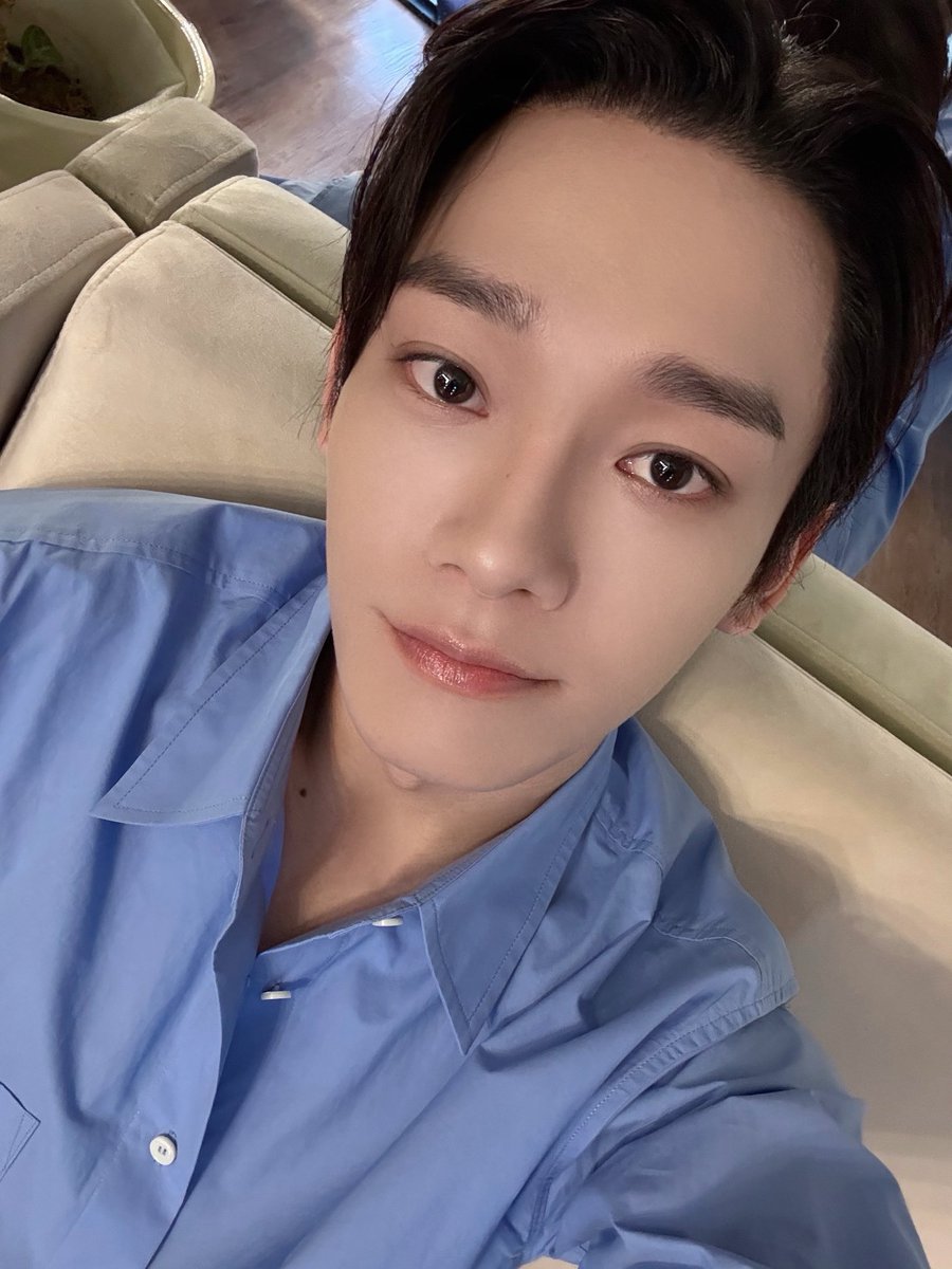 جونگده تو بابل گفت چون مینسوک هم امروز تو فیلیپین عه ، امشب میرم باهاش شام میخورم 🥹
بعدم این عکس سوپر هات رو فرستاد 🫨

#첸 #CHEN
<a href="/weareoneEXO/">EXO</a> <a href="/CHEN_INB100/">CHEN_official</a>