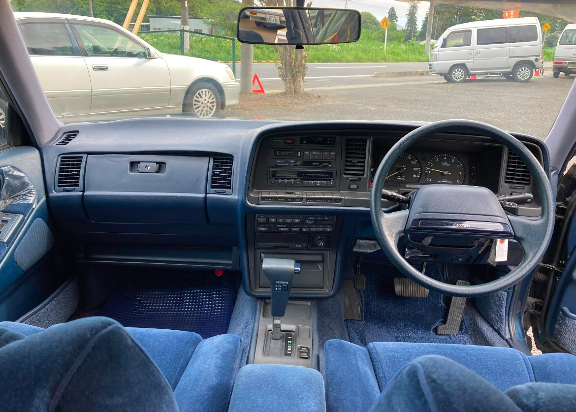 投稿自体も久しぶりだけど…
出会った瞬間から声出なかった…
#クラウン 2.0ロイヤルサルーン #スーパーチャージャー #ツインカム24 
外装→ダークブルーメタリック
内装→ブルー内装
しかも47.600km‼️
#gs131