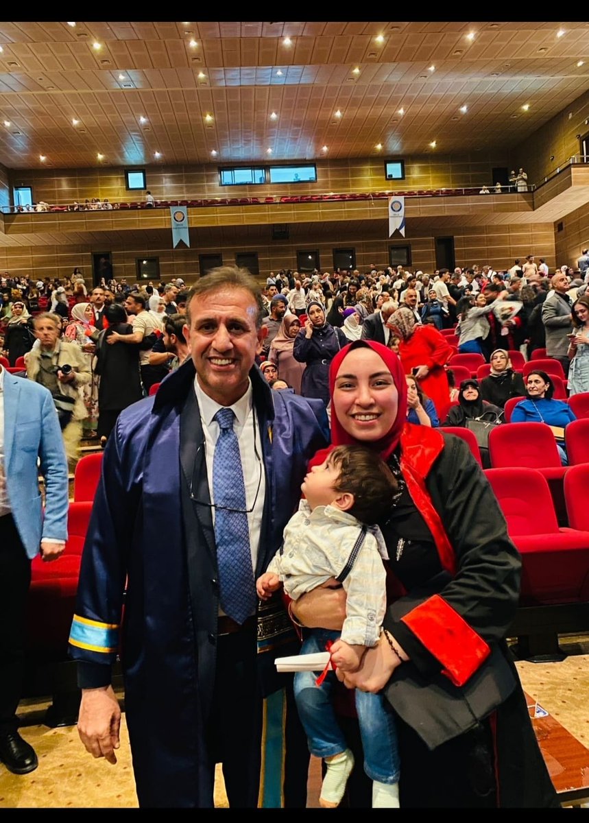 2024-2025 Dönemi mezunlarımızı da uğurladık. Her daim adaleti, demokrasiyi ve toplumsal barışı savunacaklarına olan inancımız tam. Yolları ve bahtları açık olsun. 🙏🌹👏