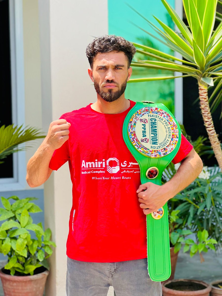 amiri_m_complex's tweet image. افغان لوبغاړی شاهدالله خروټي د سوک وهنې په سیالۍ کې خپل پاکستاني سیال ته ماتې ورکړه او د PPBA کمربند اتل شو.
امیري طبی کمپلکس ویاړي چې پدغه سیالۍ کې یې ښاغلي خروټی سپانسر کړي وو او د دغې سترې لاسته راوړنې له امله یې هغه ته د مبارکۍ ترڅنګ د لا ډېرو بریاوو هېله مندي وکړه.