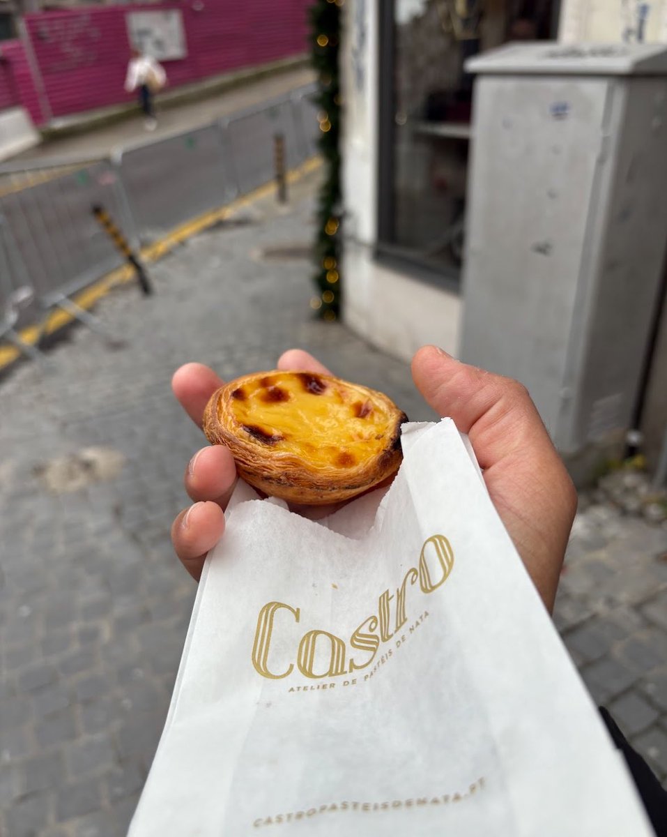 MaJeDMAX's tweet photo. في النهاية من الضروري خلال زيارتك للبرتغال تجرب حلوى Pastel de Nata وتعتبر الحلوى الشعبية الأولى في #البرتغال 

وبس ……. https://t.co/pqZex0l4mX