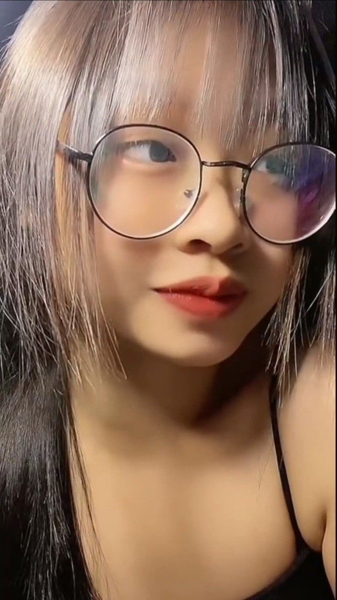 เค้าบอกว่าสาวใส่เเว่น อ-ม เก่งนะ😁😁