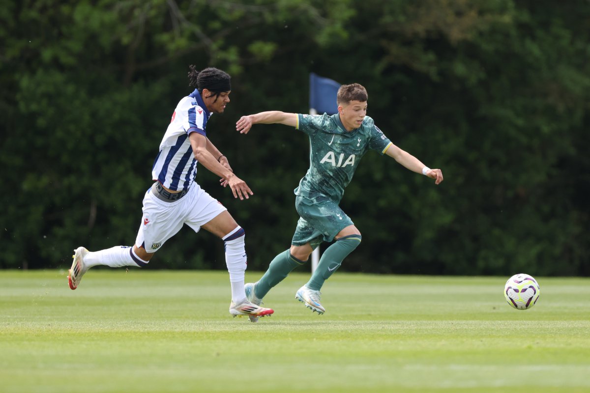 Spurs_Academy's tweet photo. Battling for a way back into this one πΈ
#U18PL | #WBATOT | 1-0 https://t.co/Uj4GIAzG3S