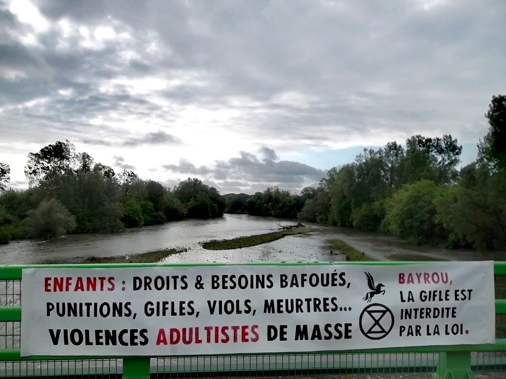 J-4 Audition F Bayrou: Violences à Bettharam= symptômes des dominations ADULTISTES structurelles. STOP au système CAPITALISTE COLONIAL PATRIARCAL qui traite les enfants comme des sous-humains! #bettharam #adultisme #enfantiste #bayroudemission #extinctionrebellion #metooscolaire