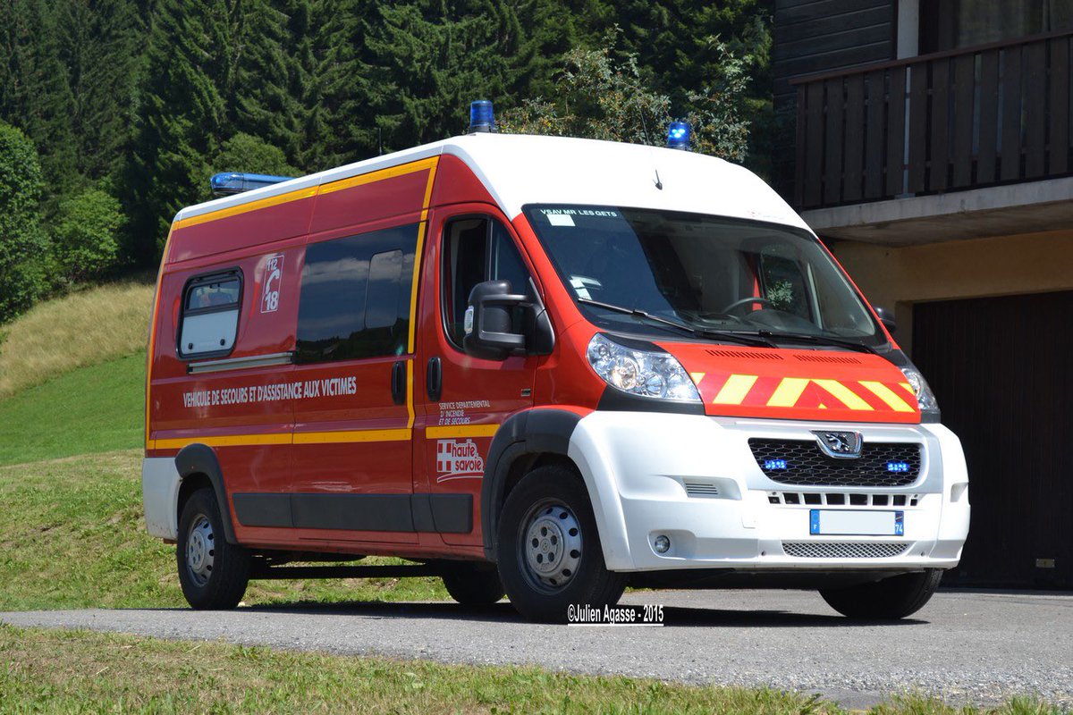 Tout mon soutien et mes pensées envers notre collègue volontaire de Haute-Savoie grièvement percuté par un individu effectuant un rodéo devant la caserne de Evian-les-Bains alors qu’il tentait de ramener ce dernier à la raison et au calme. 
Acte cruel, barbare et irresponsable.
