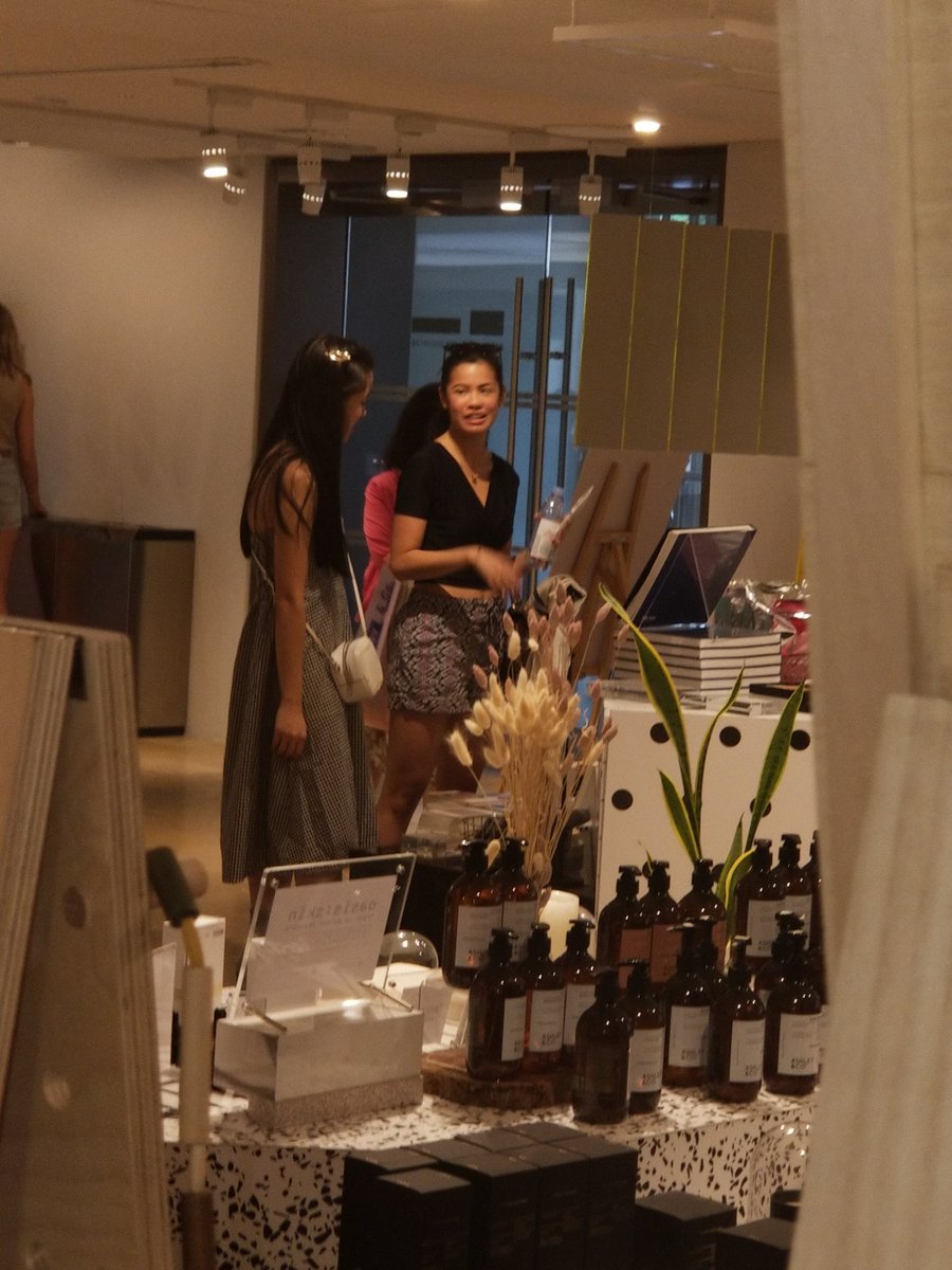 "Kiss kamusta ka kiss??" 
"Hala omygod ikaw pala yon! Yung limang taon nyang itinago." 

5 YEARS?!?! (⁠T⁠T⁠)