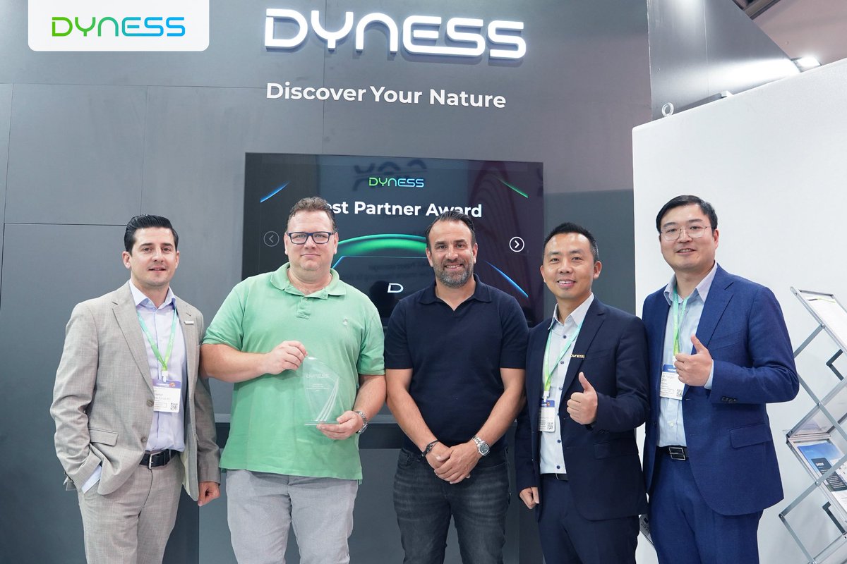 Cheers for Saman Groep has been awarded the title of Dyness Best Partner during Intersolar 2025! 🌍✨ 

we are enhancing the comfort of everyday life for users while paving the way towards a sustainable future.🌱💡

#DynessBestPartner #IntersolarEurope2025 #SustainableFuture