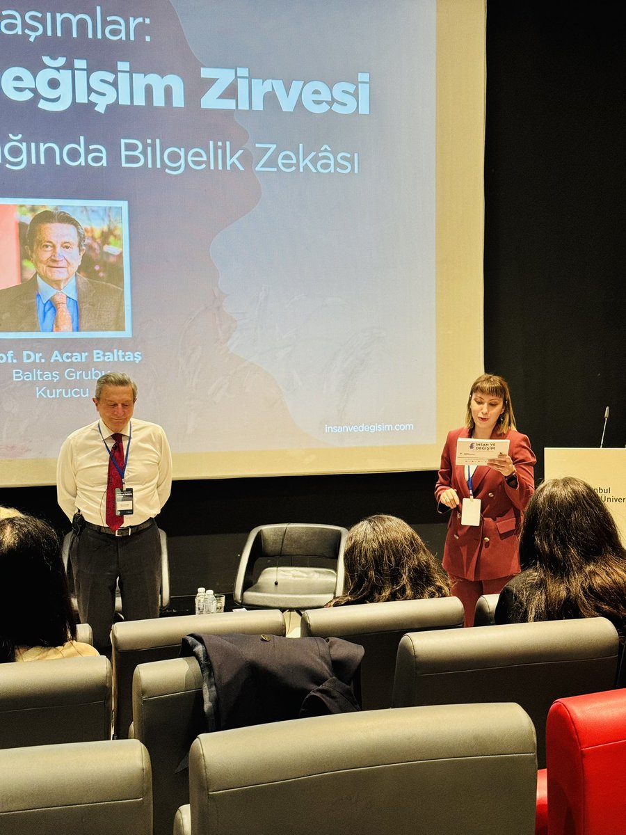 6 Mayıs’tan kalan sahne enerjisiyle…
“İK’da Yeni Yaklaşımlar: İnsan ve Değişim Zirvesi”nde sunuculuk yapmak büyük bir keyifti!Değişim, davranış bilimlerinden beslenirse anlam kazanır. 10 Mayıs Dünya Psikologlar Günü kutlu olsun!
#MasterofCeremony  #BaltaşGrubu #BilgiÜniversitesi