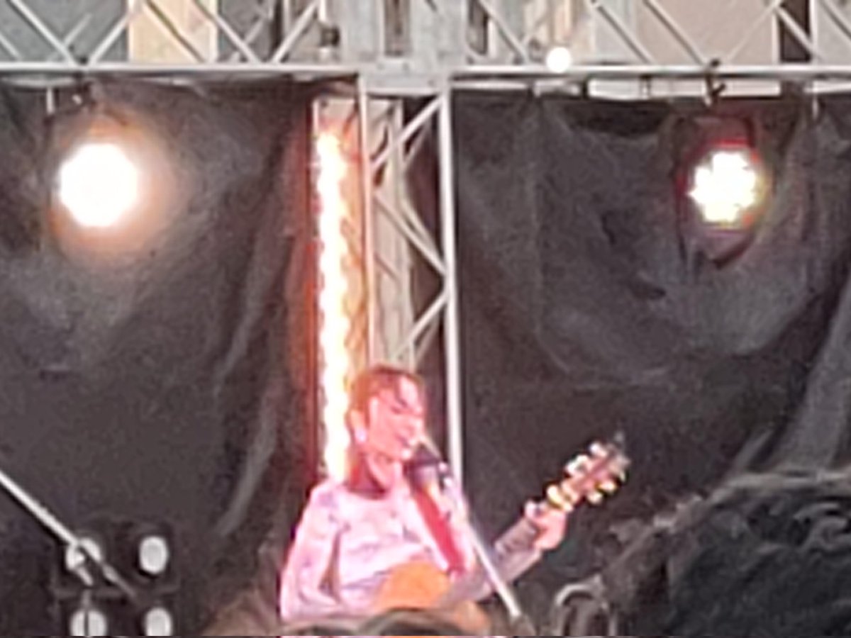 tonkotsusuupu's tweet photo. 新開地音楽祭
植村花菜
CMで流れていた曲懐かしく感じました。
トイレの神様はラジオで流れてきてガラにもなくポロポロとしてしまったのを思い出しましたが生で聴いてもポロポロとしてしまった。 https://t.co/6GDLW0wQDq