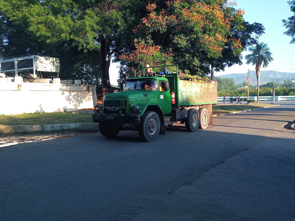 Yamailita's tweet photo. Se prepara Santiago de Cuba para realizar la habitual feria de cada sábado, esta ocasión en homenaje a las madres santiagueras.

@moritastgo @BarbaraCuadro @santiaguerisima https://t.co/srN3JlOs5B