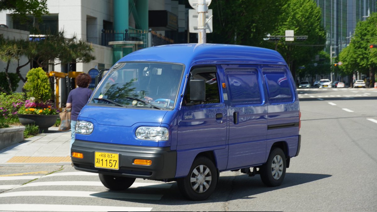 kou_175's tweet photo. そういえば韓国にも"경차"(ｷｮﾝﾁｬ)という軽規格がある。

KIA レイ
GM大宇 ダマス
GM大宇 マティス
ヒョンデ キャスパー
※黄色ナンバーは商業車。日本人が見ると軽自動車だと思ってしまいそう。マティスの緑ナンバーは当時ナンバー！(激ｱﾂ https://t.co/77gqVpnZr0
