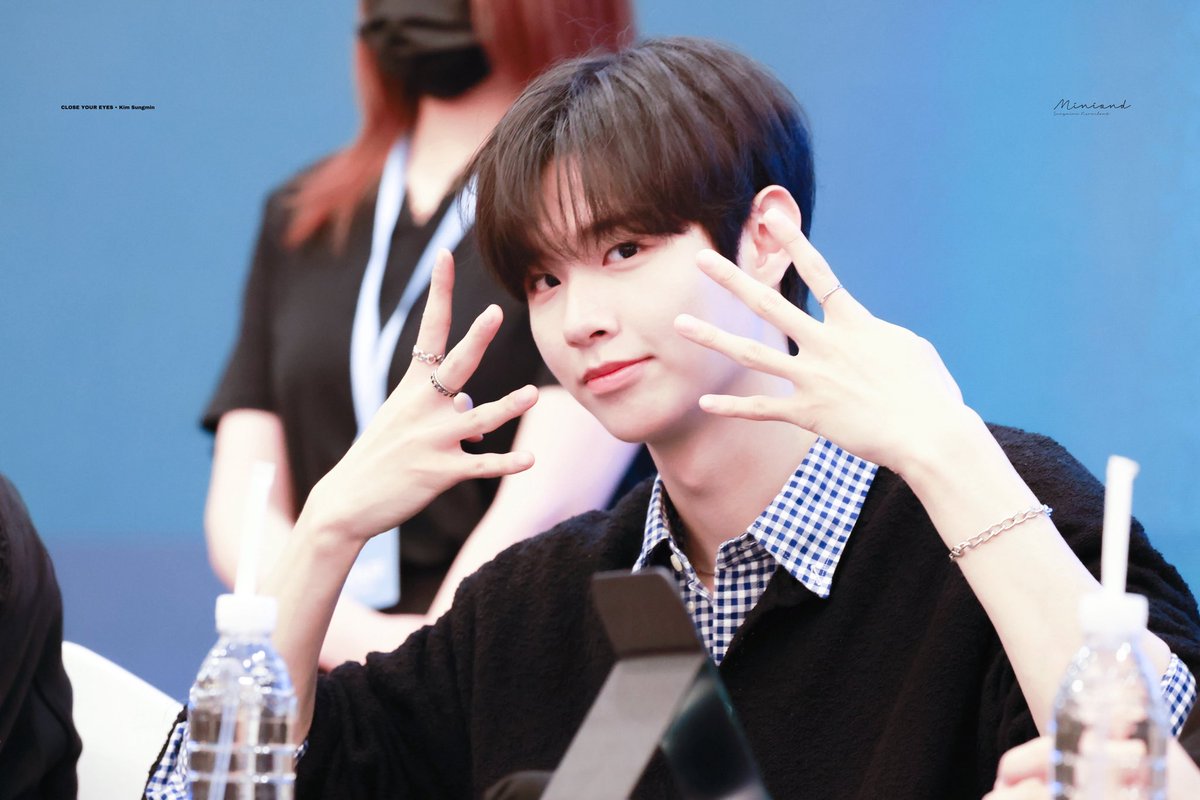 𝟮𝟱𝟬𝟱𝟬𝟱

₍^⸝⸝> ·̫ <⸝⸝ ^₎

#김성민 #KIMSUNGMIN
#CLOSEYOUREYES #클로즈유어아이즈
#클유아 #CYE