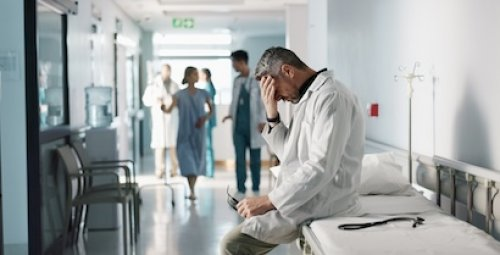 QSanit's tweet photo. Mancano posti letto e personale. E il 58% dei #reparti è in #overbooking. Gli #internisti @FADOIOfficial : “Un terzo dei #ricoveri evitabili con migliore presa in carico del territorio e più prevenzione” #Sanità https://t.co/AxipDtvRyE https://t.co/m9YLIi8JQv
