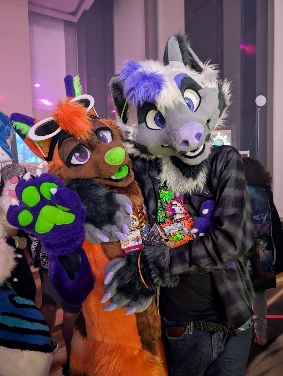 ConfusedFoxcoon's tweet image. Been too long since I've been con-ing forgot how many cuties go to raves!
#FWA #Fursuit🧡💜💚
