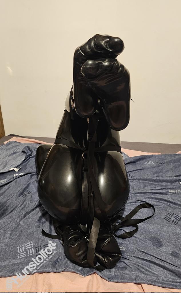 Hunstolfo's tweet image. Peaceful night 😊🖤🖤🖤
@Brightandshinylatex