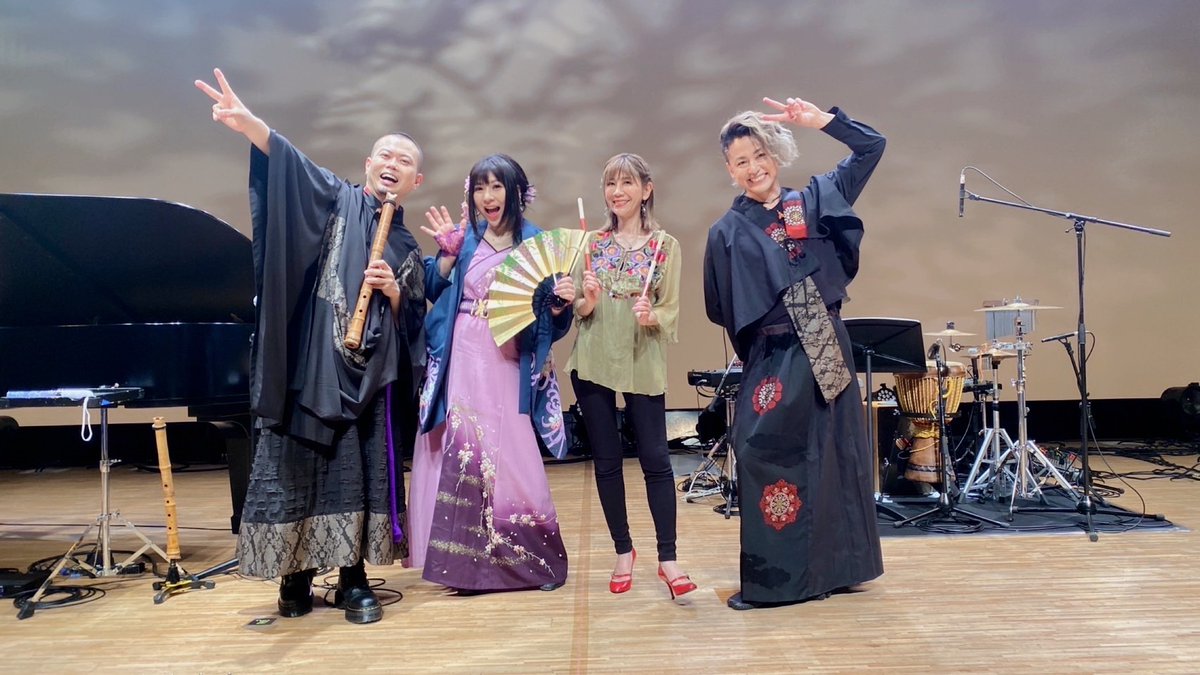 和楽器バンド華風月扇子型ライト 和楽器バンド華風月扇子型ライト 華風月(vo&尺八＆箏)】月