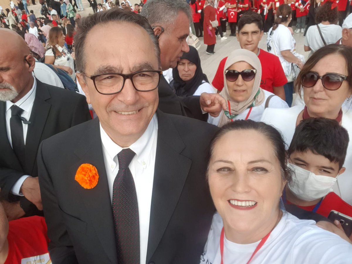 LÖSEMİLİ ÇICUKLARIN VE KANSER HADTALARININ YÜZÜNÜ GÜLDÜREN  LÖSEV KURUCUSU SAYIN ÜSTÜN EZER HOCAM DOĞUM GÜNÜNÜZ KUTLU OLSUN  SAĞLIKLI HUZURLU MUTLU NİCE UZUN ÖMÜRLER DİLİYORUM  ORDU KOMİTE AİLE SELMA SAYTAŞ SAYGILAR SELAMLAR İYİKİ VARSINIZ İYİKİ SİZLERLEYİZ