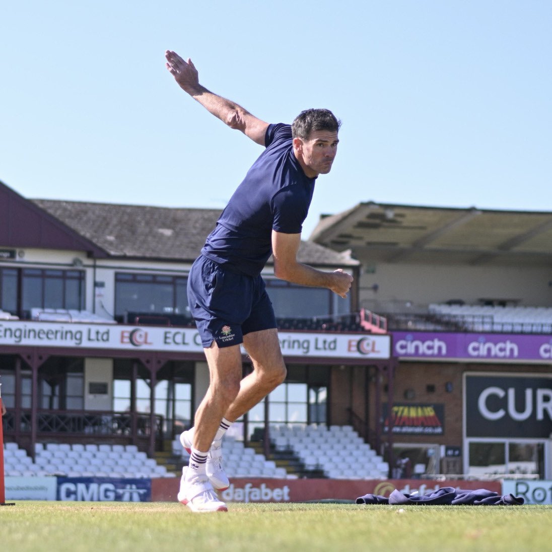 🔙🔜 <a href="/jimmy9/">James Anderson</a> 

🌹 #RedRoseTogether
