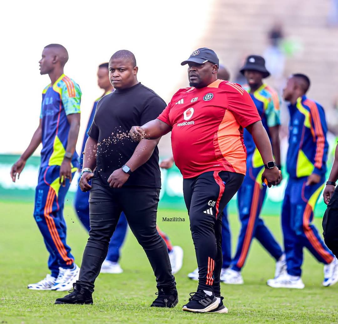 WhyUfikelate's tweet image. Introducing the Best Chemical Engineer ever😂😂😂

#SowetoDerby

#sowetoshutdown
#NedbankCupFinal2025