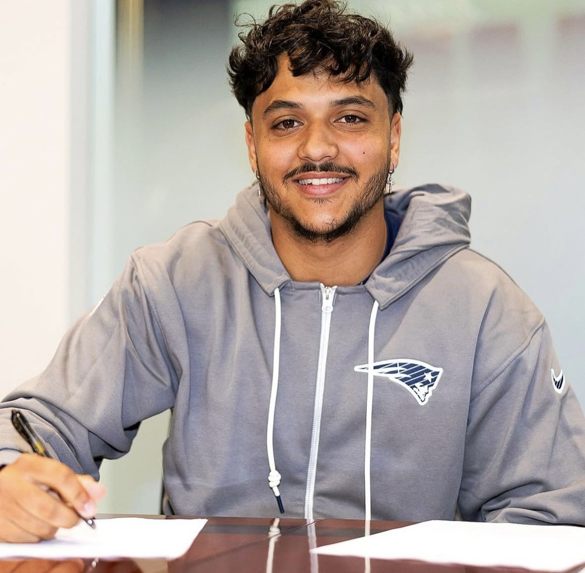 Shawn O'Gorman (@agent__og) on Twitter photo Signed. Sealed. Delivered. 🖊️
Congrats <a href="/Borregales_andy/">Andres Borregales💫</a> on officially signing to the <a href="/Patriots/">New England Patriots</a>. Time to go!
#K1 #FRMFam Signed. Sealed. Delivered. 🖊️
Congrats <a href="/Borregales_andy/">Andres Borregales💫</a> on officially signing to the <a href="/Patriots/">New England Patriots</a>. Time to go!
#K1 #FRMFam