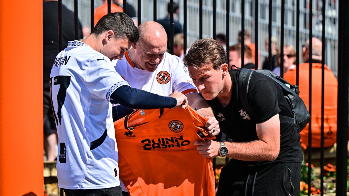 dundeeunitedfc's tweet photo. ✍️🍊 @OfficialPVFC Ruari Paton supporters club! https://t.co/UFZaC5jZYh