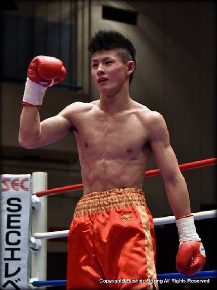 今日でプロデビューから10年経ちます
こうしてリングの上で戦えることに感謝です。皆様の応援のお陰で今があります。支えていただきありがとうございます。これからもよろしくお願い致します。愛してます。　
筋肉痛えぐいTシャツ作りたいです