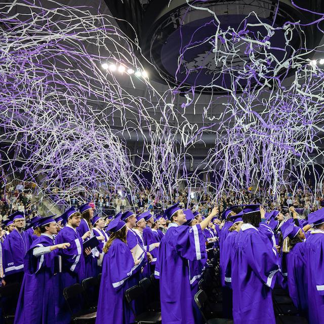 TCUStudents's tweet image. Congratulations to the class of 2025!🎉🐸 You did it!💜🎓
#GoFrogs #TCU #tcualumni #TCU2025