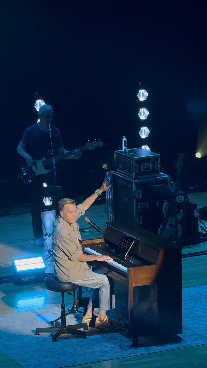 manadio's tweet image. Mother’s Day Weekend…@michaelwsmith put on a great show at @TaftTheatre last night. An icon in the Christian music world who has touched lives for decades. From Friends to Breathe to Waymaker, they hit the heart. What a great night to spend with Mom.

#MichaelWSmith #Waymaker…