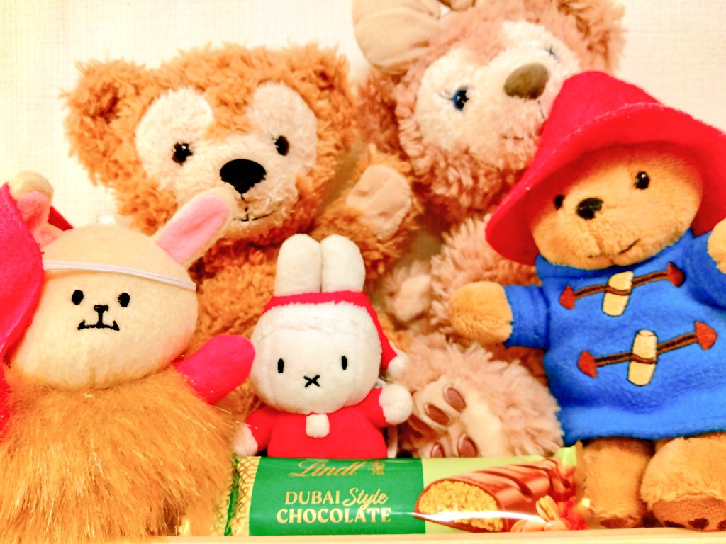 みんなお久しぶりです〰️！！🐻🐻🐰🐻👒🐰👹
LindtのDubaiStyleチョコレートゲットしたよ〰️！！
ピスタチオとカダイフ💓😋🥰
これからいただきまぁす💕😋