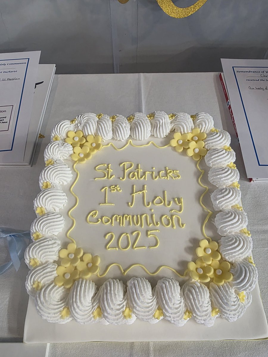 StPatricksTroon's tweet photo. Thank you to the parish for the tea party after Mass. Thank you to the Ladies Guild for the beautiful medals and cards gifted to the children. Thank you to the parish for gifting the children a book of letters written by children around the world to Pope Francis. https://t.co/VkK3uuOCr0