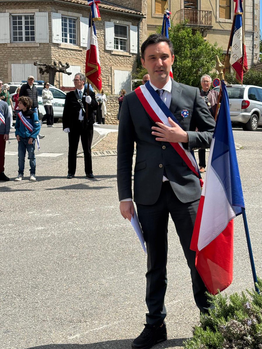 RichardKitaeff's tweet photo. 🥇Hier, la commune de Gordes a commémoré le 80e anniversaire du 8 mai 1945. En mémoire de tous les combattants. Pour la paix.

#8Mai #Commémoration #Gordes https://t.co/4dTjP4VPhC