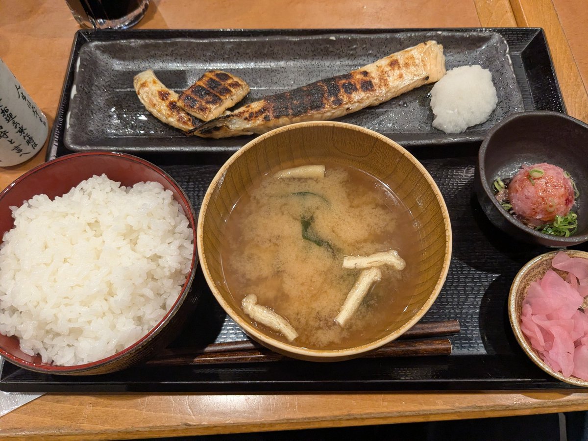 3人で愛知にいます。
バーテンさん＆アンチンさんと合流してフリーしてました。
ご飯もご一緒できて大感謝。