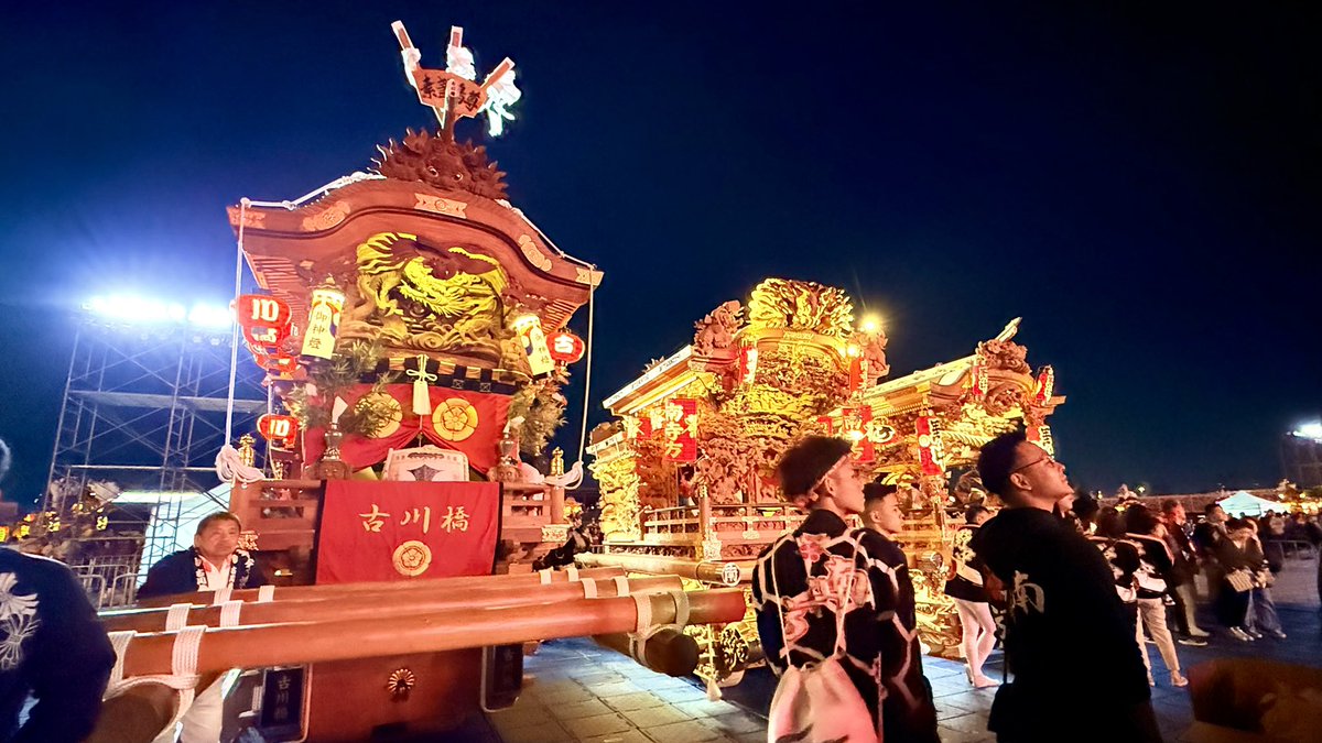SmileR1205's tweet photo. 大阪ウィーク！！
これを見に来たのっ！！！
大阪のだんじりが大集合🥹🔥
🏮マジで感動😭🙏
ありがとう万博❤️💙
もう一生見れないかもしれない。
和太鼓も最高だった!!
出演者さんお疲れ様でした🙌
#大阪万博  #EXPO2025 https://t.co/5ybHyWXnSn