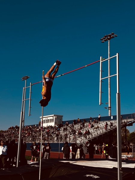 CoachMaxWilson's tweet image. Great day for Avon Pole Vault at Solon yesterday! 1st (Tommy) and 3rd (Caden) from our boys and 2nd (Ali) for the girls' squad. 

And the coolest picture of Tommy over his new Personal Best 12'6" 
@avon_track