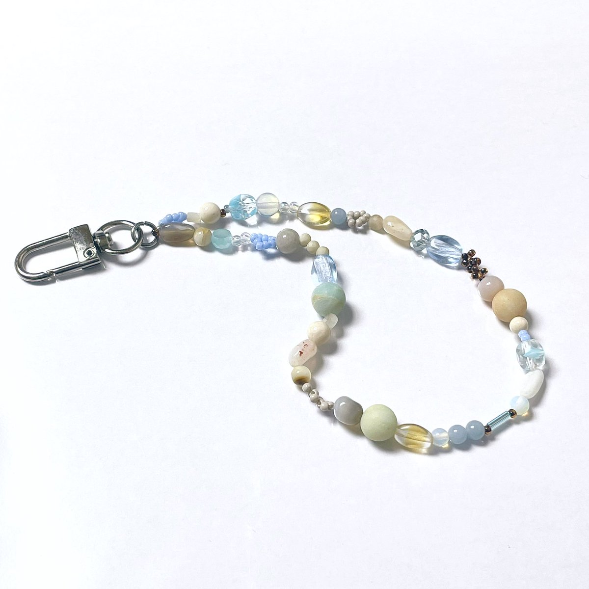 스트랩 주문 제작했습니다. 조개 모티브와 어울리는 컨겝으로 작업했습니다!🐚