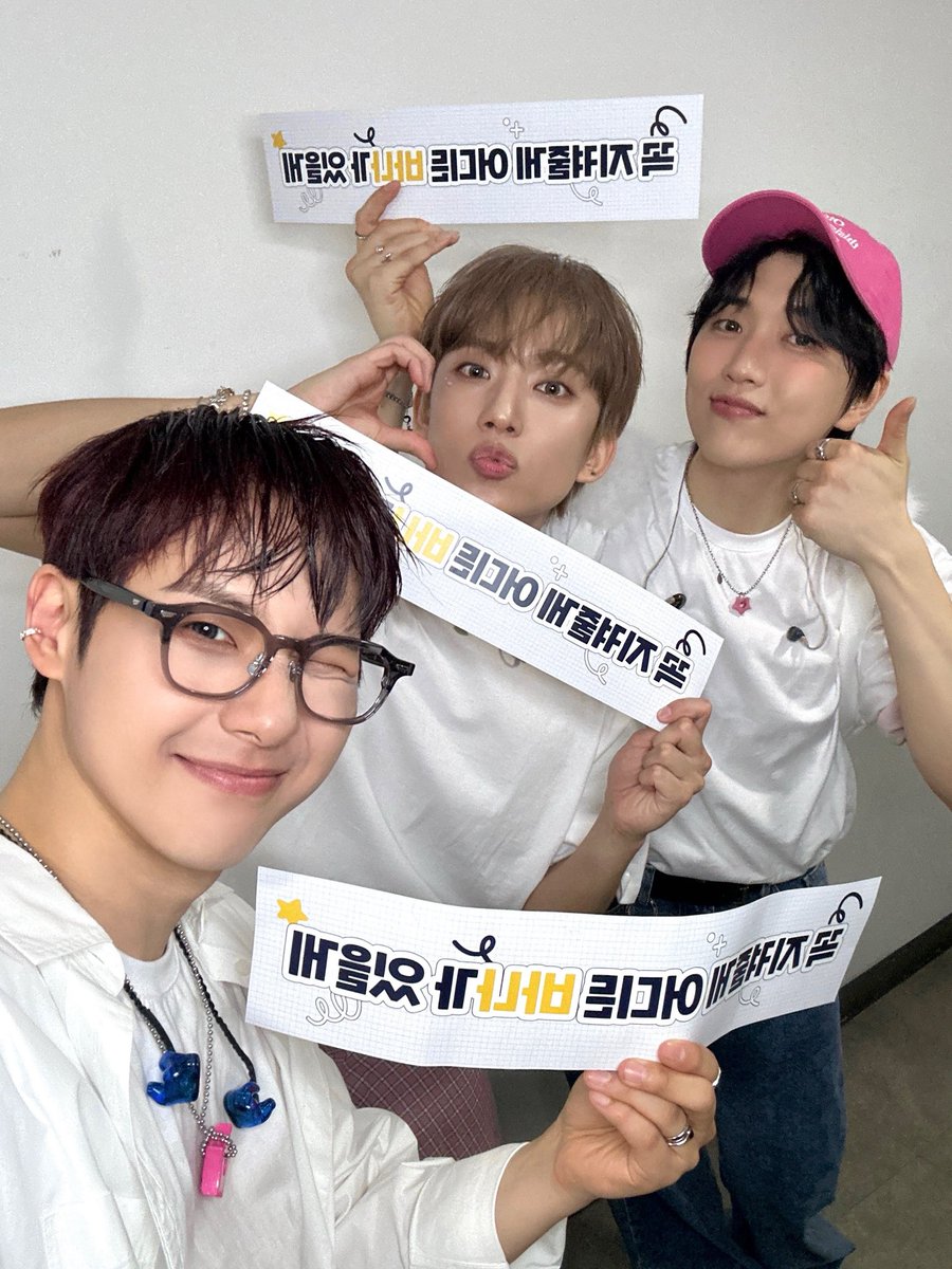 [#B1A4Story] 2025 B1A4 CONCERT [Singularity] 2일차 📸

𝕃𝕠𝕧𝕖 𝕪𝕠𝕦 신우,
𝕃𝕠𝕧𝕖 𝕪𝕠𝕦 산들,
𝕃𝕠𝕧𝕖 𝕪𝕠𝕦 공찬,
하나뿐인 바나와 소중한 우리의 시간도 -ing ♡ 

#B1A4
#Singularity