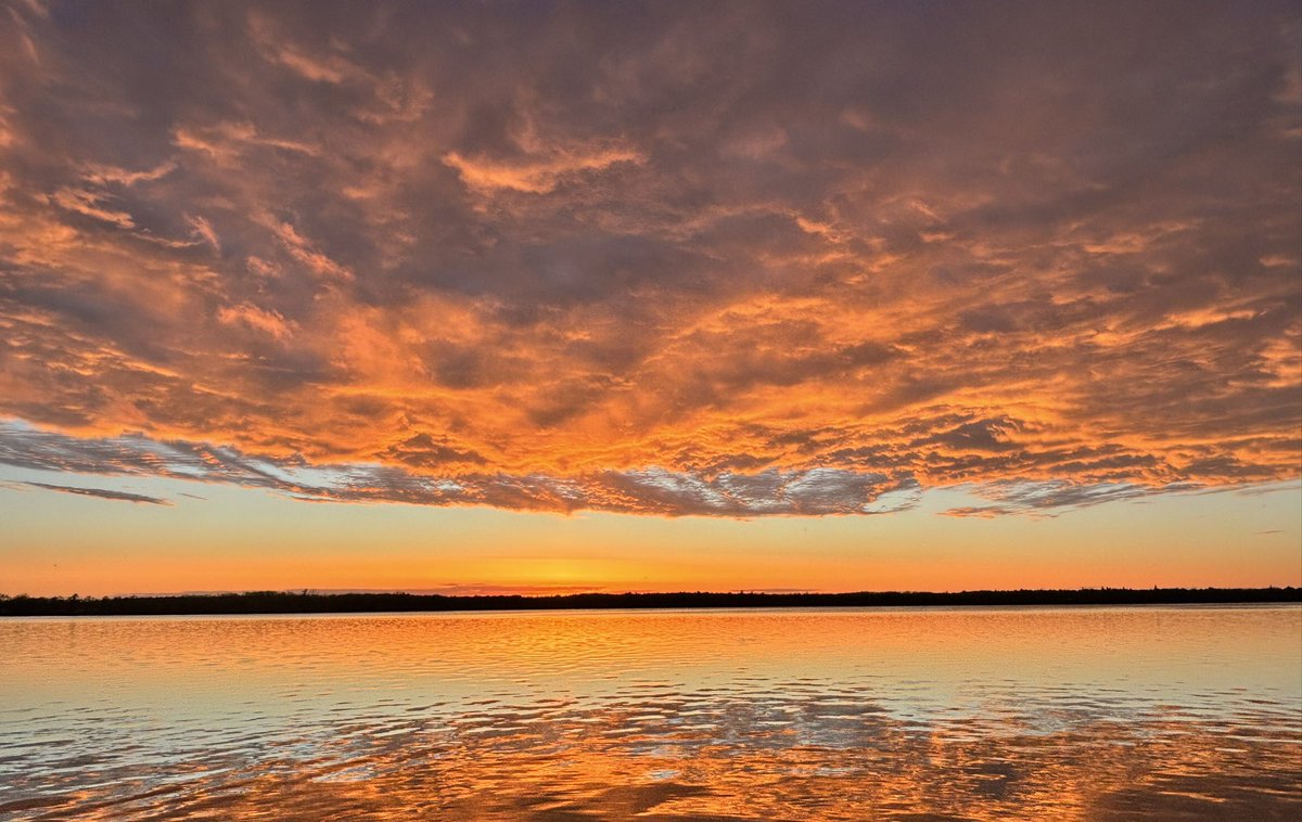 Sinwagon73's tweet photo. @BlacksWeather Sure was a Beautiful one on Varty Lake 🧡 https://t.co/FSYo5KpMxv