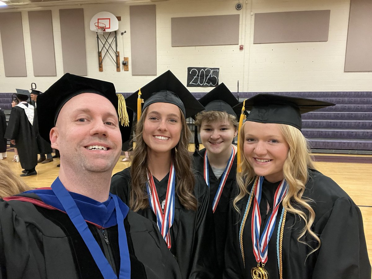 ProfMattyB's tweet image. It’s graduation time! Had a great pre-commencement get together with my colleagues at the new Starbucks, and I was able to get a few selfies with some great students. 😀 Happy Graduation! #community #communitycollege #professor #history #graduation #college @rappahannock_cc