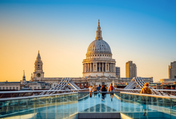 itssunai's tweet photo. esta lloviendo en Bilbao, no hay problema mi colega el @fiwi1265 se pillo un avión para Londres (como viven algunos) https://t.co/sy04Qr5KWZ