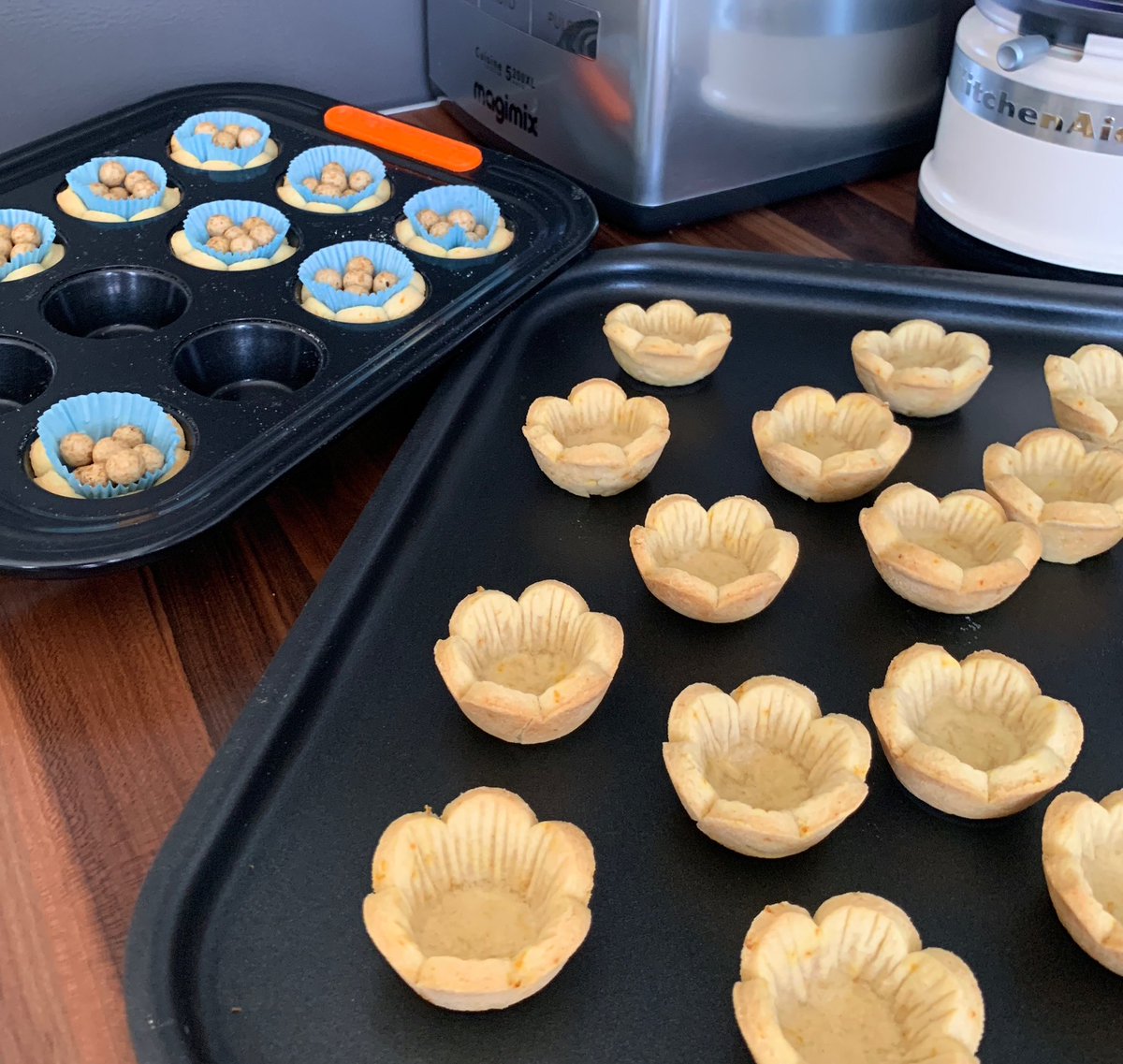 Perfectly made teeny sweet pastry cases… I use mini cake cases to blind bake these , ready for the freezer … and waiting to be filled with all things delicious 😋 #SweetTreats  #sweetpastry 💜