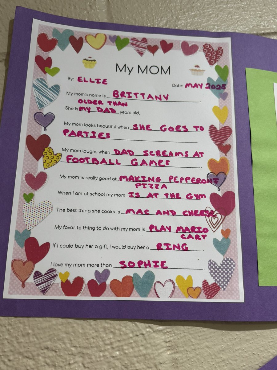 “My mom laughs when dad screams at football games”😂 <a href="/coachharasymiak/">Joe Harasymiak</a> 👀