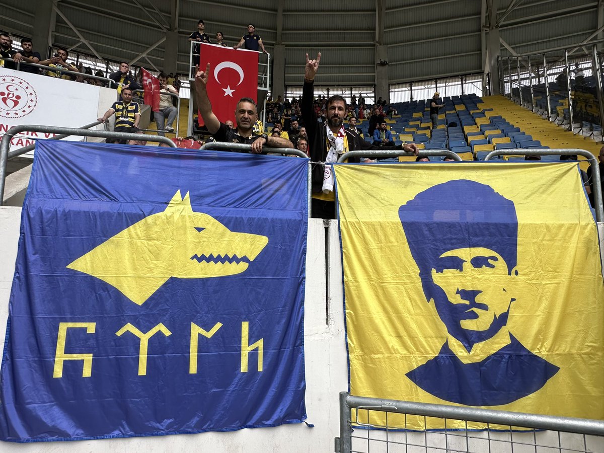 Ne mutlu Türküm diyene!

Türküz, Türkçüyüz, Ankaragüçlüyüz!

#Ankaragücü