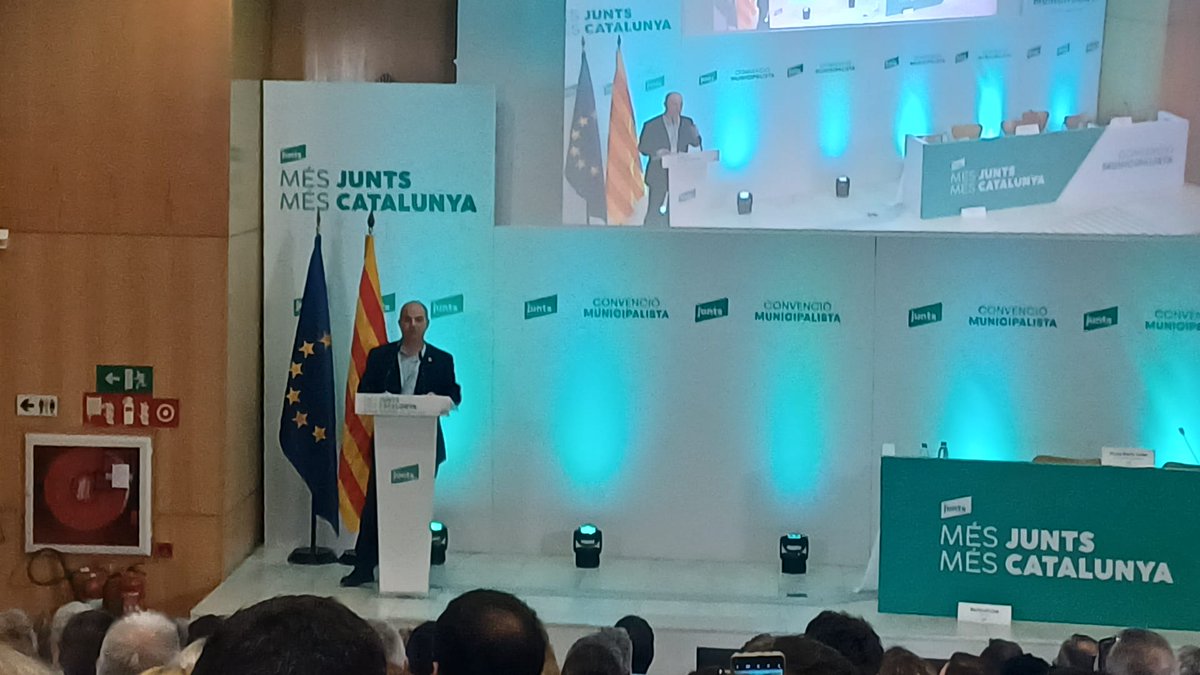 JuntsSabadell's tweet image. Més de 400 alcaldes i regidors de @JuntsXCat ens reunim a #Vic en la Convenció Municipalista per enfortir el municipalisme i defensar el país.

Seguretat, habitatge, padró, llengua i més.

Propostes valentes, clares i des de la centralitat.

#Municipalisme #Junts
