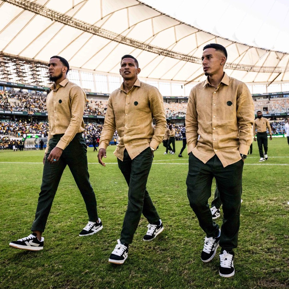 iDiskiTimes's tweet photo. Who wins the #NedbankCupFinal drip battle?

𝗥𝗧 for Pirates
𝘓𝘪𝘬𝘦 for Chiefs 

@ToyotaSA https://t.co/qofZIOsO3s