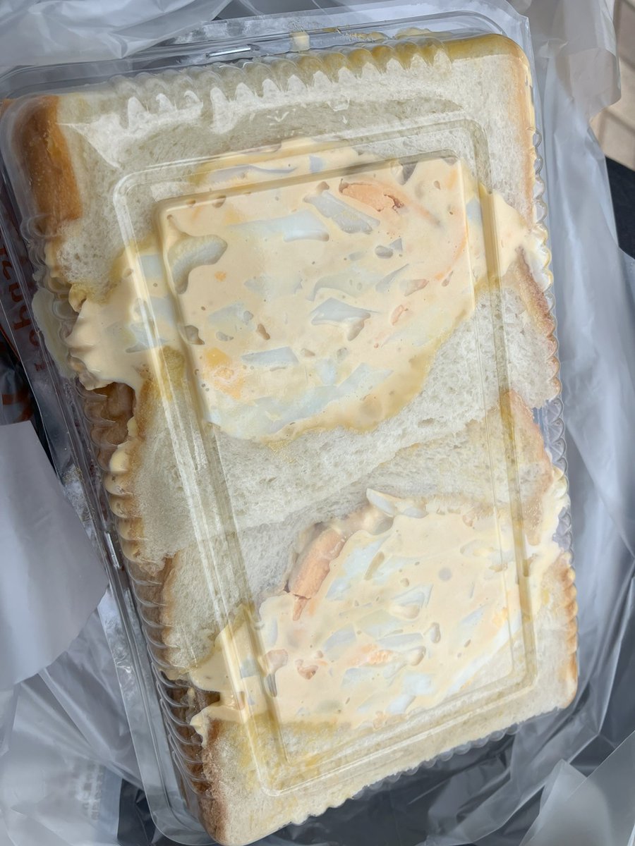 ttmywrk's tweet photo. GW食べたもの振り返り
歌舞伎座の裏路地にある爆盛サンドイッチの店。食パン一斤分＋やんちゃなタマゴの量だけどパンも具も両方美味しい

アメリカン
https://t.co/qwrKeDbB2I https://t.co/dgTs8OQXyF