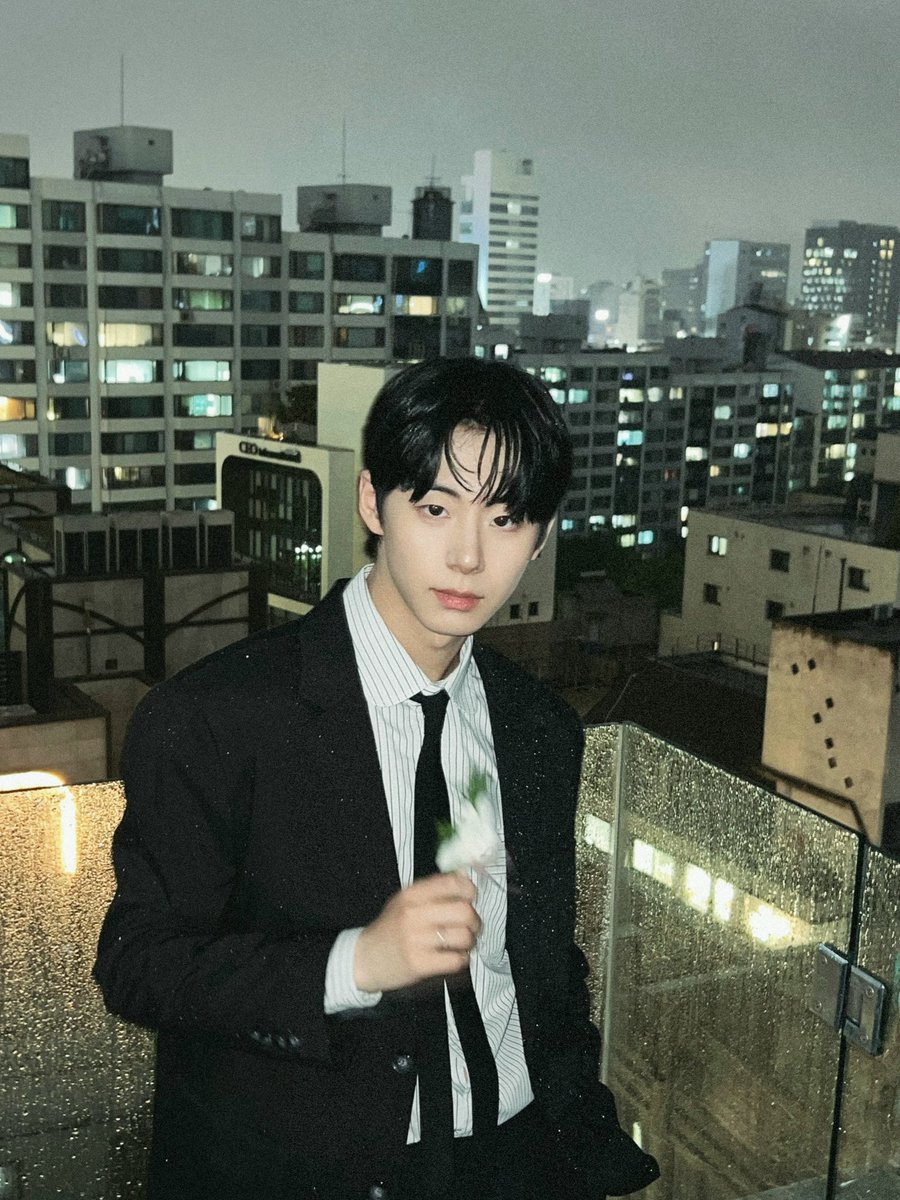AHOF_official's tweet photo. 💐

#AHOF #아홉
#JEONGWOO #서정��� https://t.co/VSvXFaDwy8